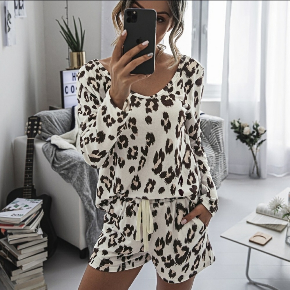 🎉HP×2 🎉Leopard Long Sleeve Shorts Set💤 - Picture 2 of 5